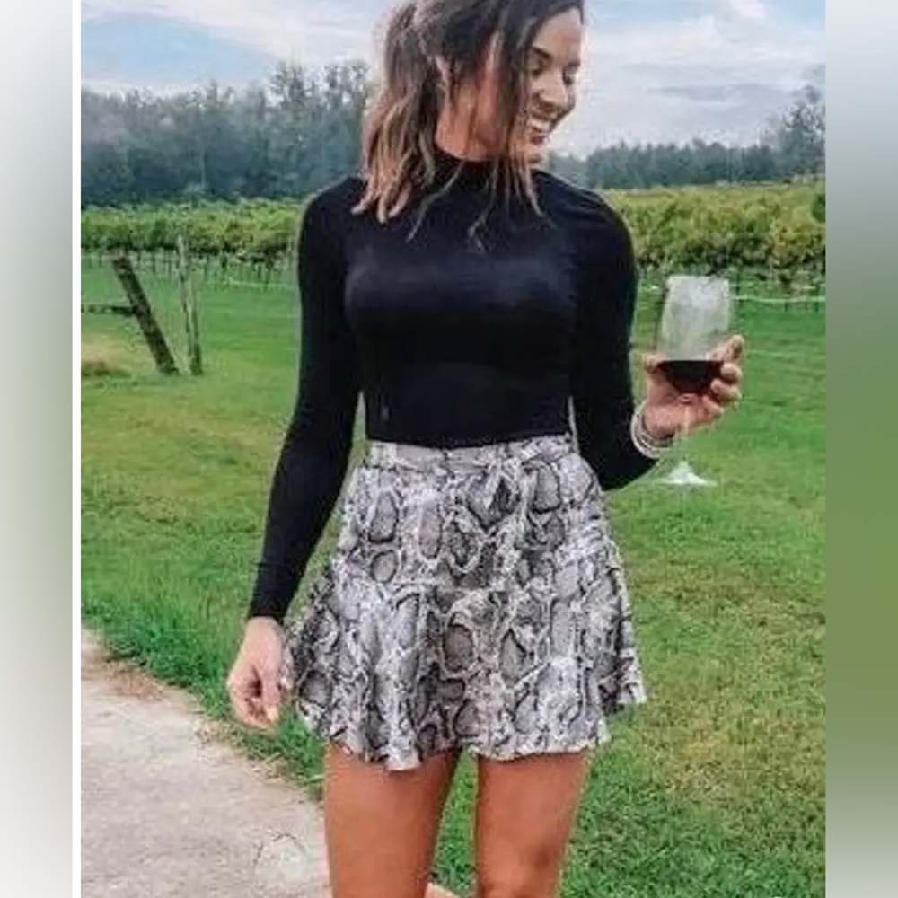 Vestique Snakeskin Skort